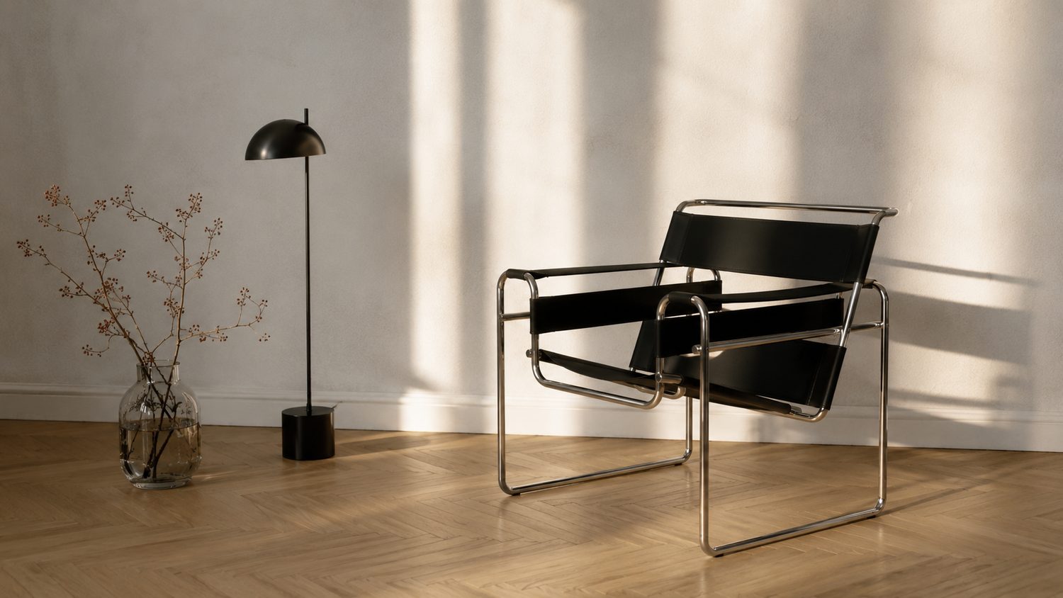 Design-Detail: Freischwinger-Stuhl mit weichem Schatten